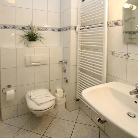 Osterstra_e 1_ Whg_ 8_ Haus Flora *